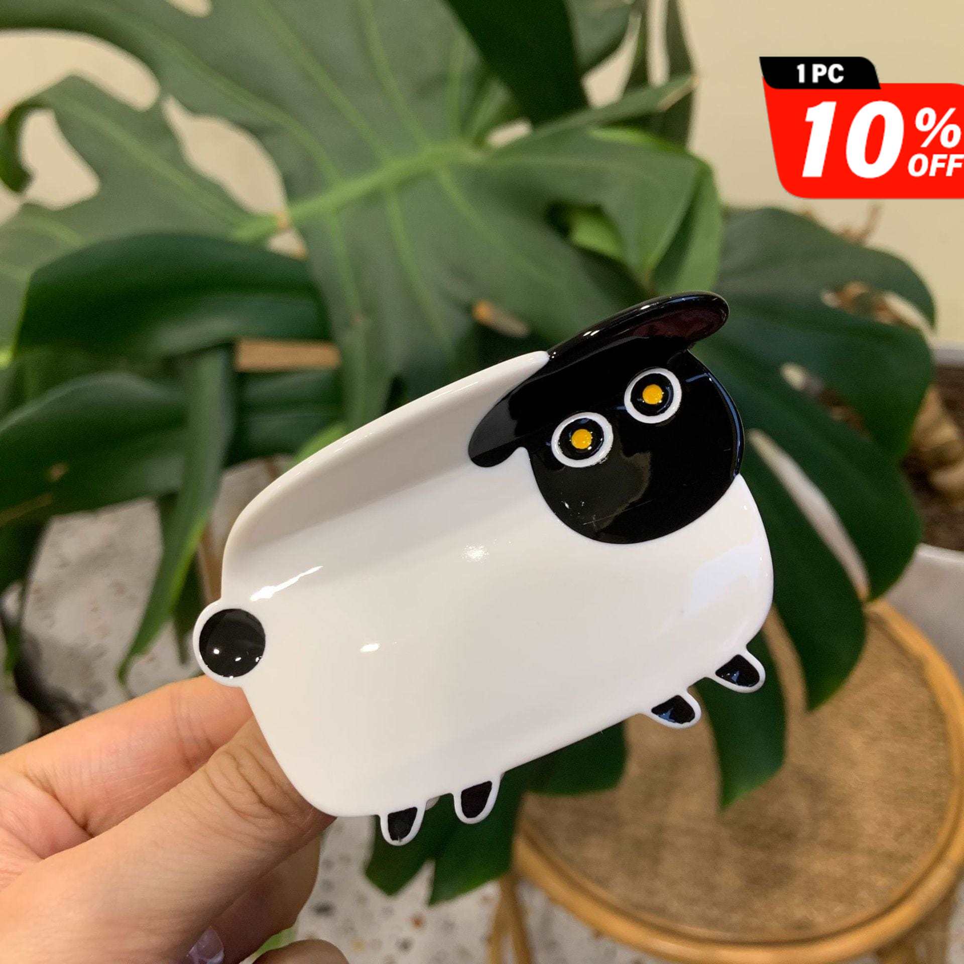 Medium  Black and white cartoon sheep Hair Claw | NueShiny