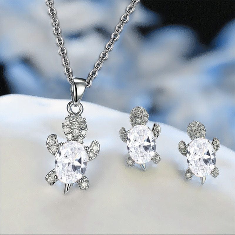 Slivry Turtle Necklace with Diamonds | NueShiny