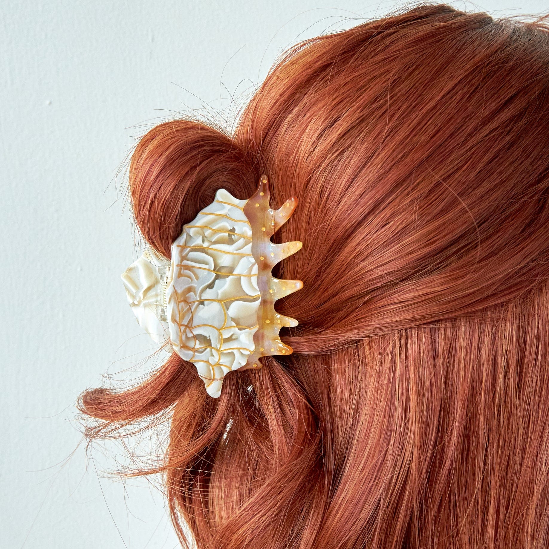 Medium Golden Spider Conch Hair Claw丨NueShiny