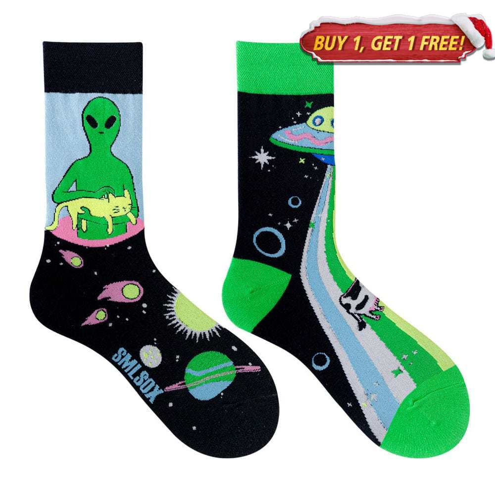 Visitors From Outer Space Socks | Nueshiny