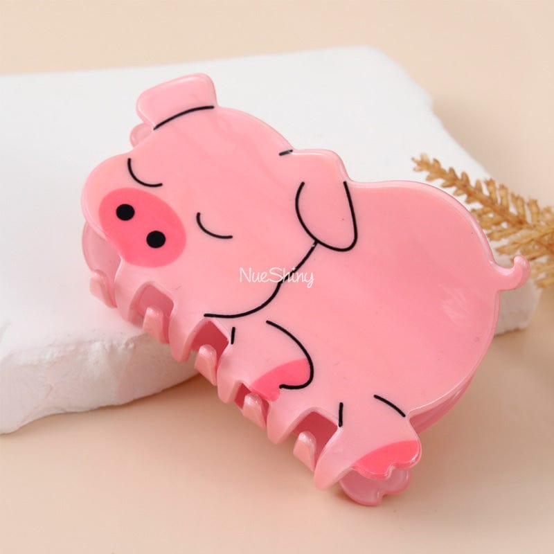 A Sleeping Piggy Hair Claw | NueShiny