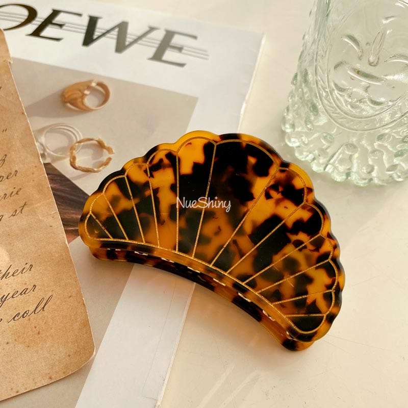 Japanese Hawksbill Turtle Seashell Elegance Hair Claw | NueShiny