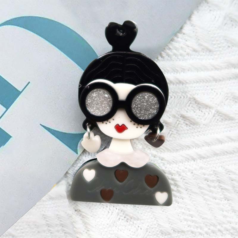 Grey Sweet bun girl brooch | NueShiny