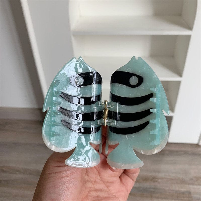 Medium Light blue striped fish Hair Claw | NueShiny