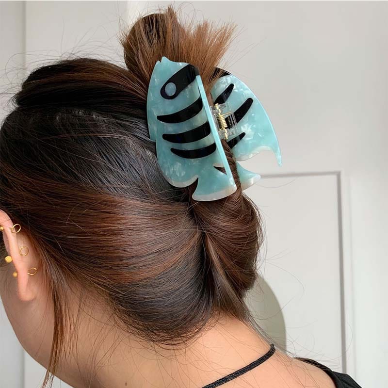 Medium Light blue striped fish Hair Claw | NueShiny