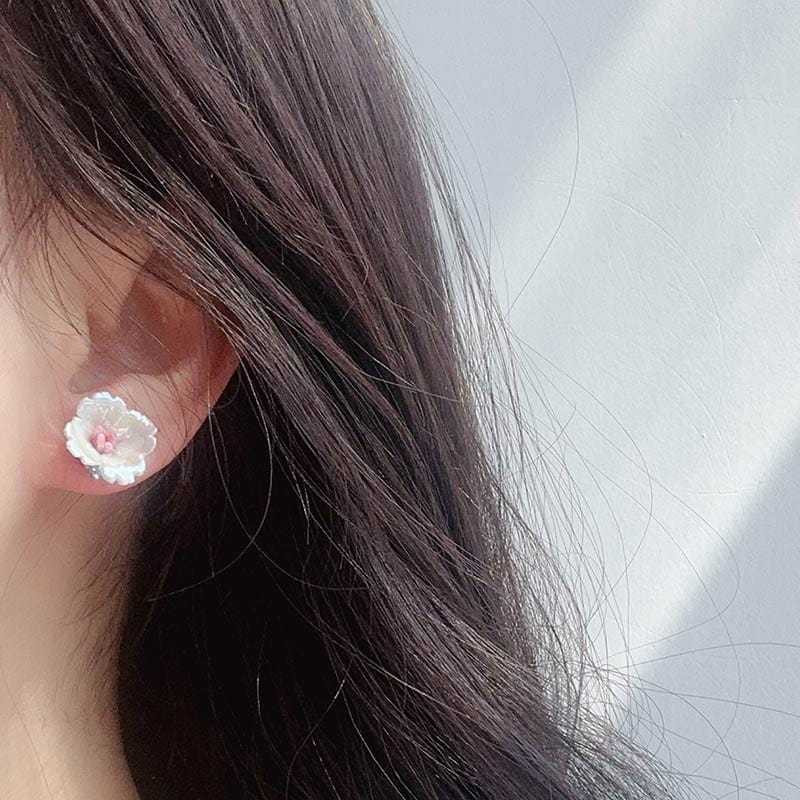 Small Ceramic Flower Earrings White | Nueshiny