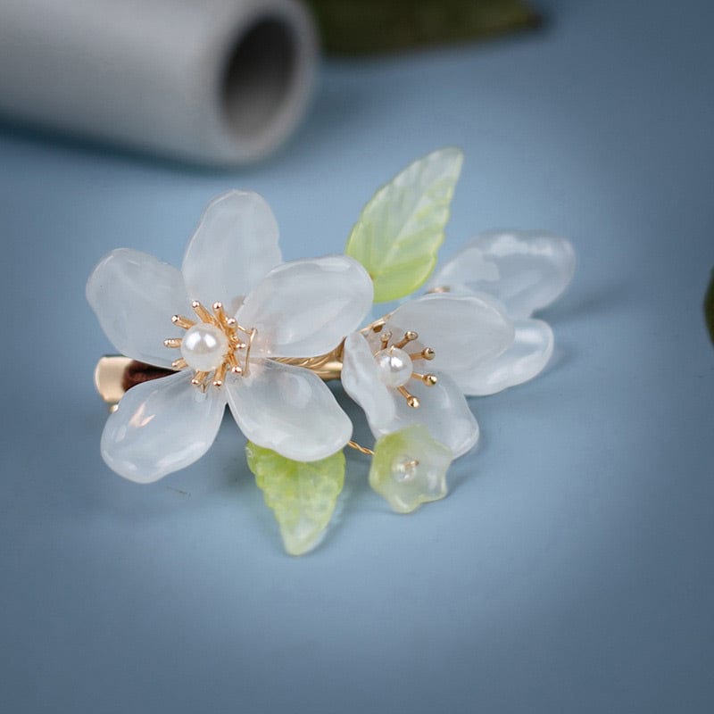 Medium White Glass Flower Hair Claws (one pair) | NueShiny