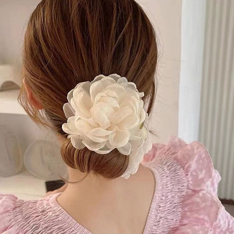 Medium Beige Flower Hair Claw | Nueshiny