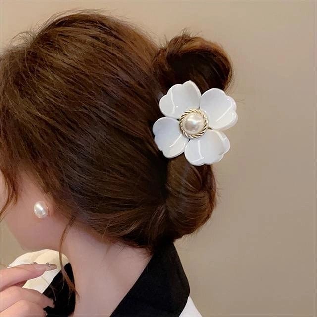 Trumpet Romantic Pearl Hair Claw Black Flower丨NueShiny